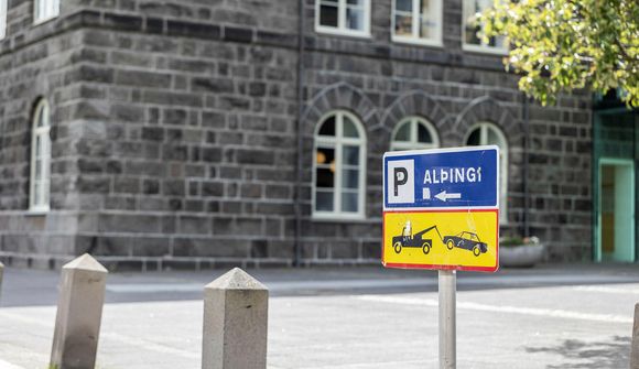 Sumarleyfi á Alþingi: Afleysingastarfsmenn mættir