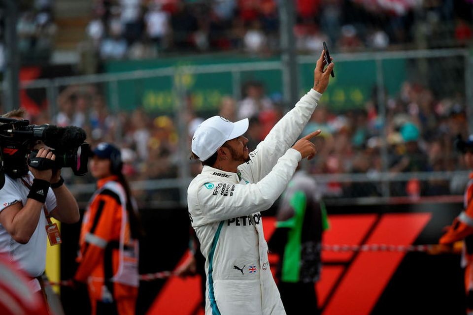 Lewis Hamilton fagnar titlinum í Mexíkó.