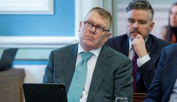 Spyr hvort ekki þurfi að fara fram rannsókn