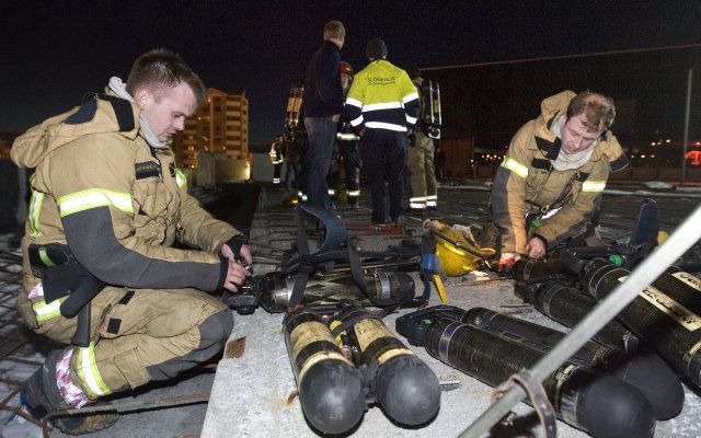 Slökkviliðsmenn að störfum.