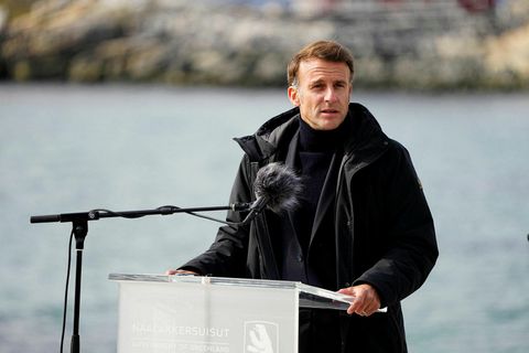 Emmanuel Macron Frakklandsforseti á blaðamannafundi á Grænlandi í dag.