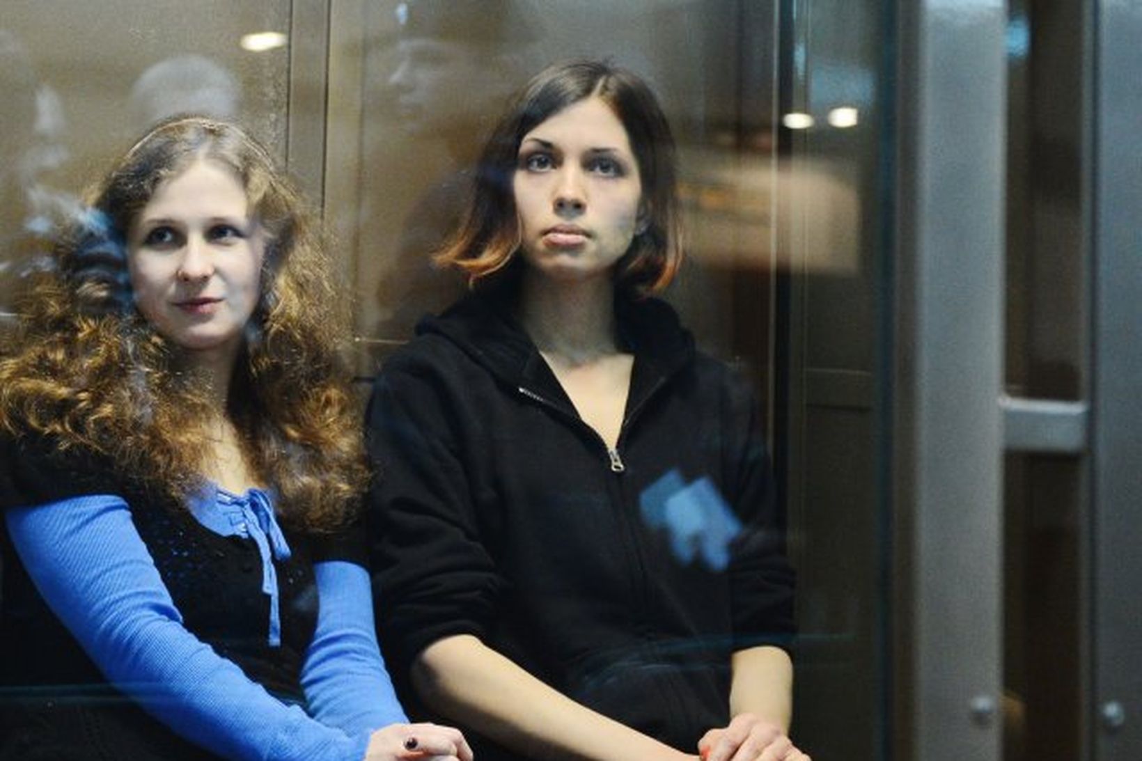 Maria Alyokhina og Nadezhda Tolokonnikova í fangelsi í Rússlandi.