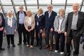 Í Perlunni Nemendur frá vinstri: Vigfús Ólafsson, Sveinbjörg Pétursdóttir, Erling J. Sigurðsson, Ingibjörg Leifsdóttir, Gígja Árnadóttir, Helgi Helgason, Guðrún Alda Kristinsdóttir og Ormar Skeggjason.