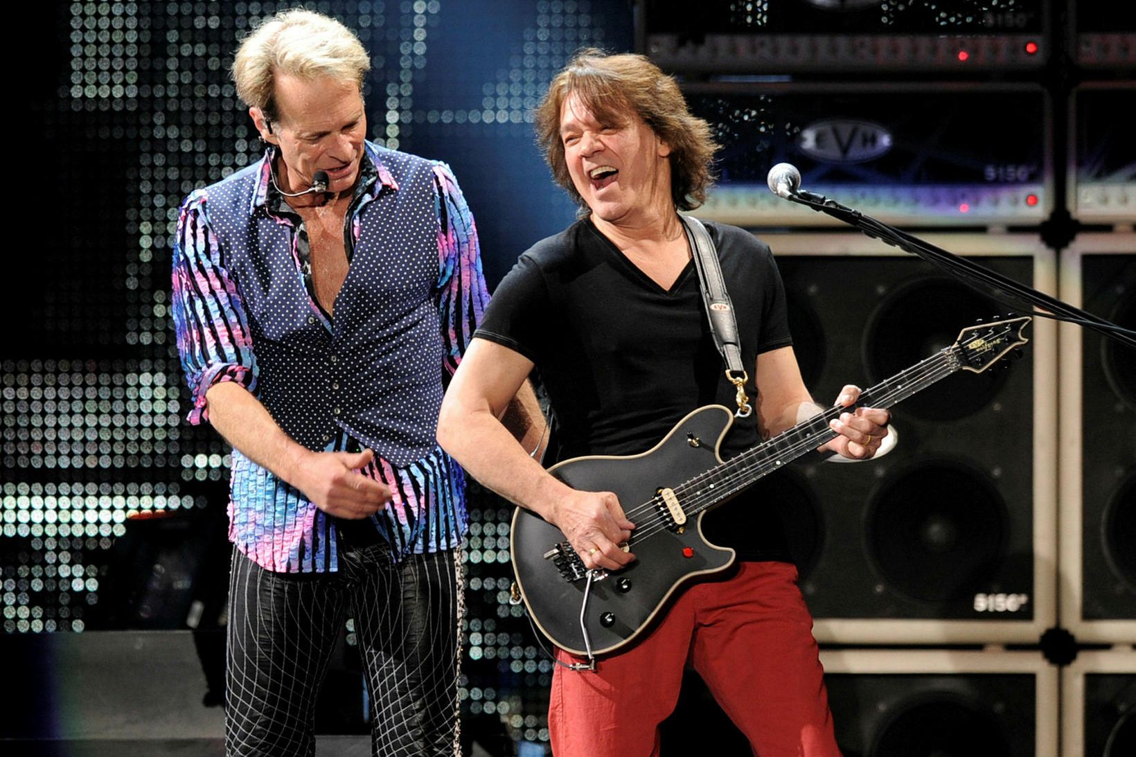 David Lee Roth og Eddie Van Halen (t.h.) á tónleikum.