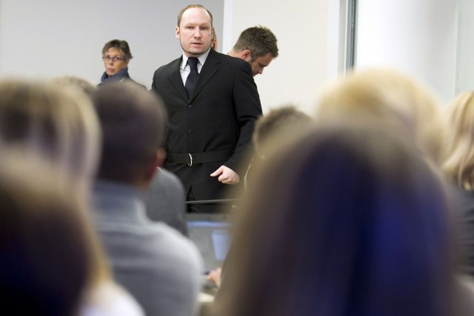 Anders Behring Breivik við réttarhöldin í dag