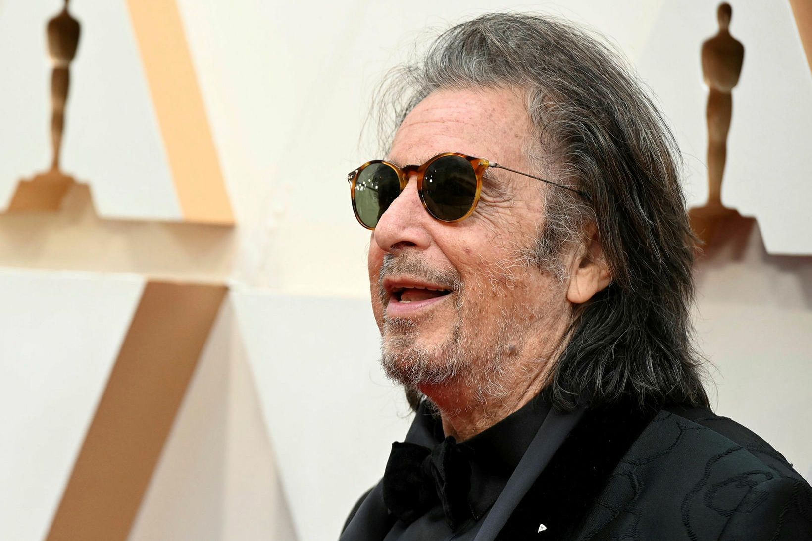 Hinn 82 ára gamli Al Pacino á von á barni …