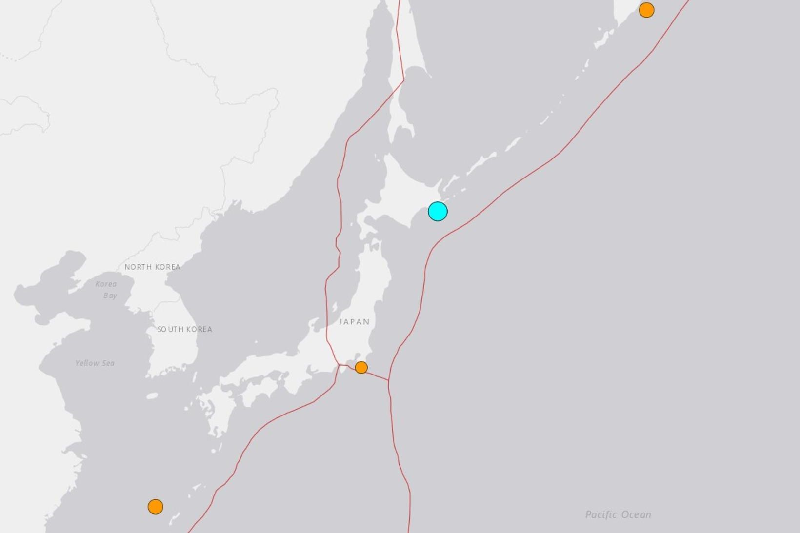 Jarðskjálfti af stærðinni 6,1 reið yfir við Hokkaido-eyju í Japan.