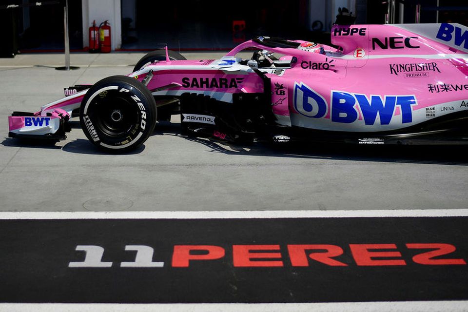 Sergio Perez á ferð á bíl Force India á æfingu í Búdapest í morgun.