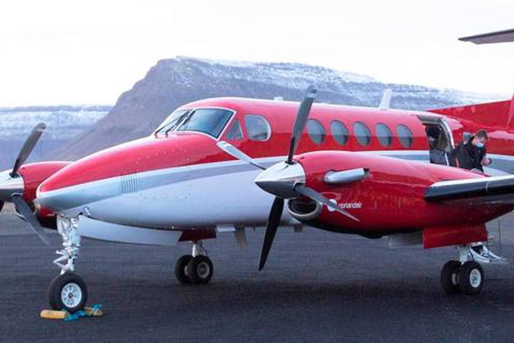 Beechcraft King Air 200-vél Norlandair á Bíldudalsvelli.