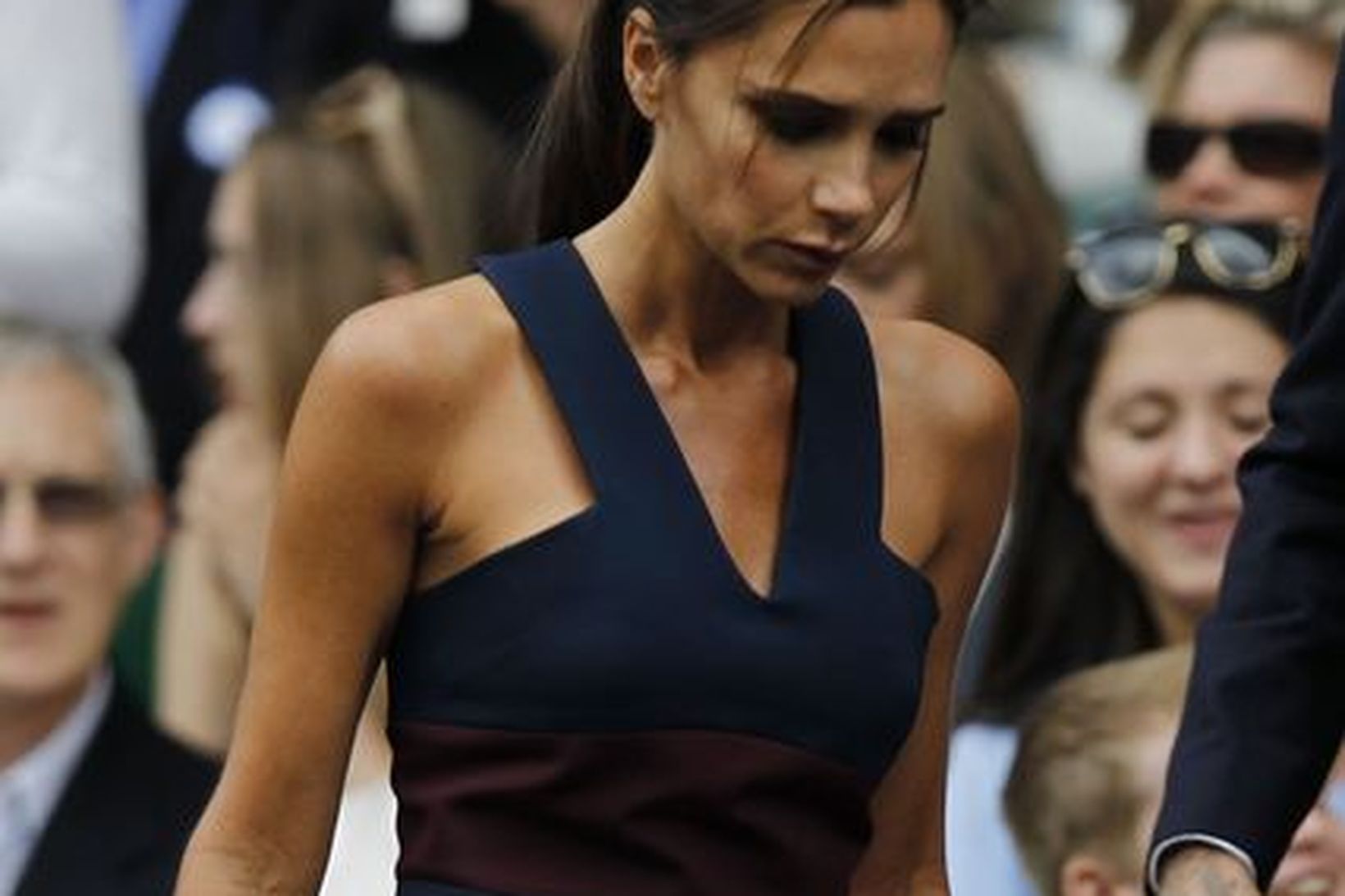 Victoria Beckham var í geggjuðum kjól sem hún hannaði sjálf …