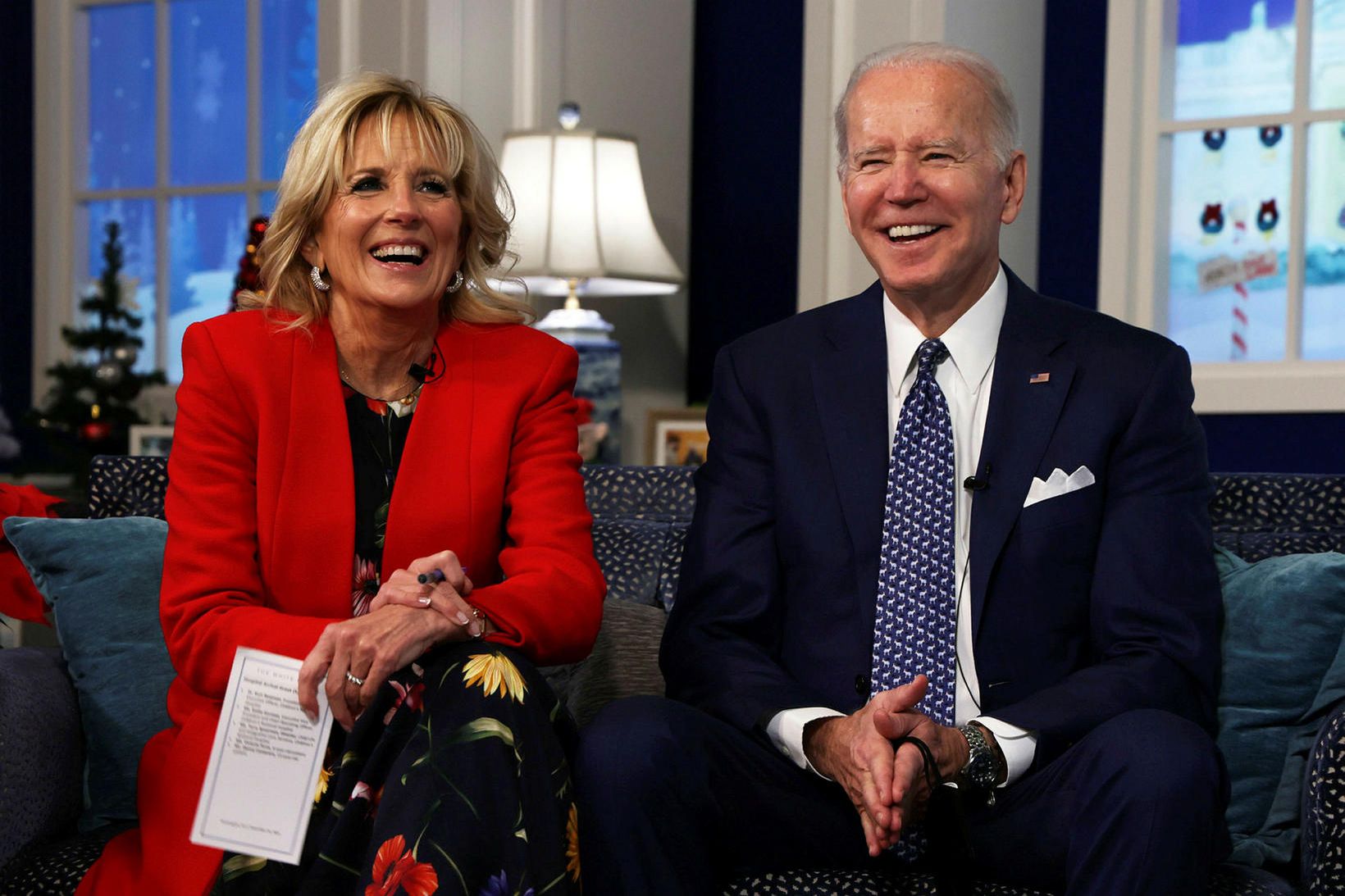 Jill og Joe Biden í útsendingunni á aðfangadag.