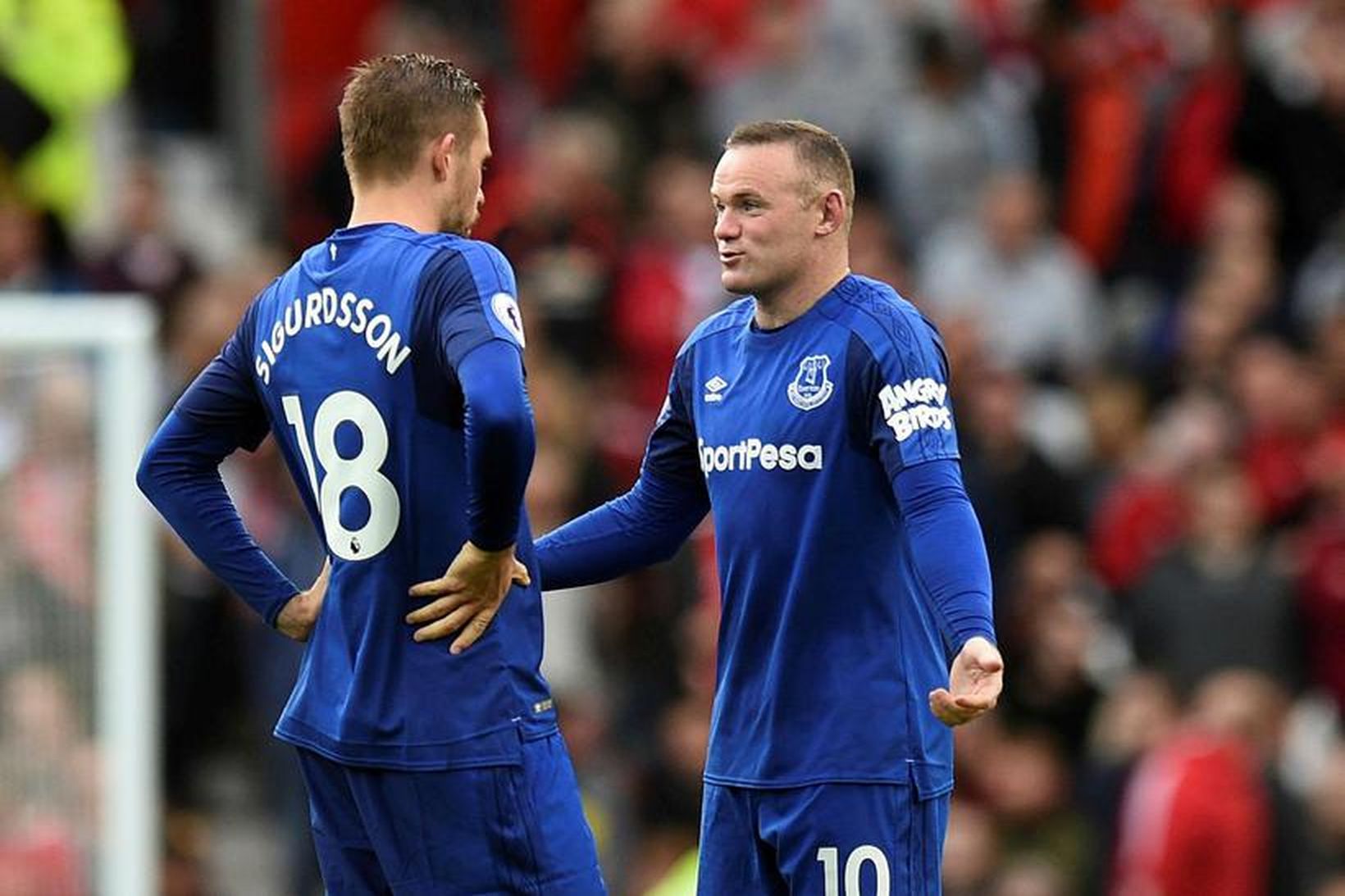 Gylfi Þór Sigurðsson og Wayne Rooney.