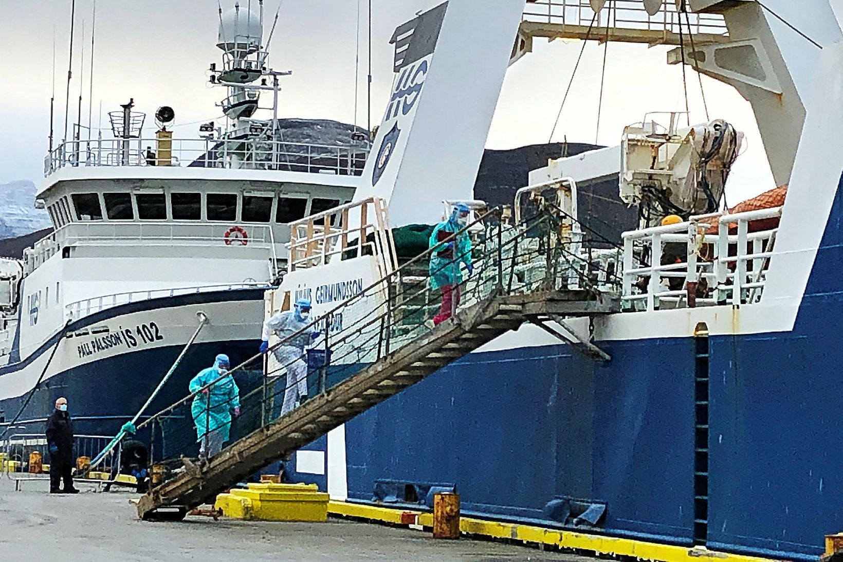 Meirihluti áhafnar Júlíusar Geirmundssonar smitaðist af Covid-19 um borð.