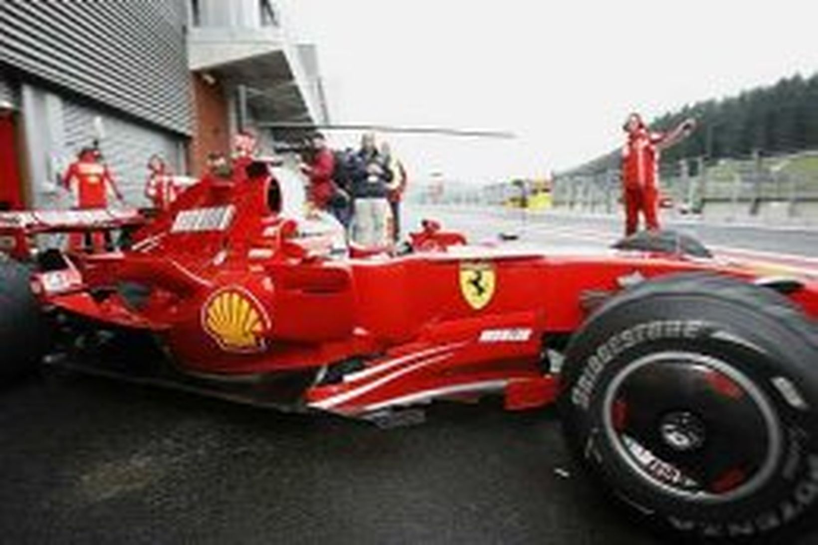 Räikkönen hafði sætaskipti við Hamilton á seinni æfingunni í Nürburginrg.