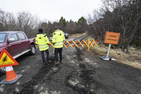 Unnið verður í samræmi við öryggisstaðla og svæðið afgirt meðan á vinnu stendur.