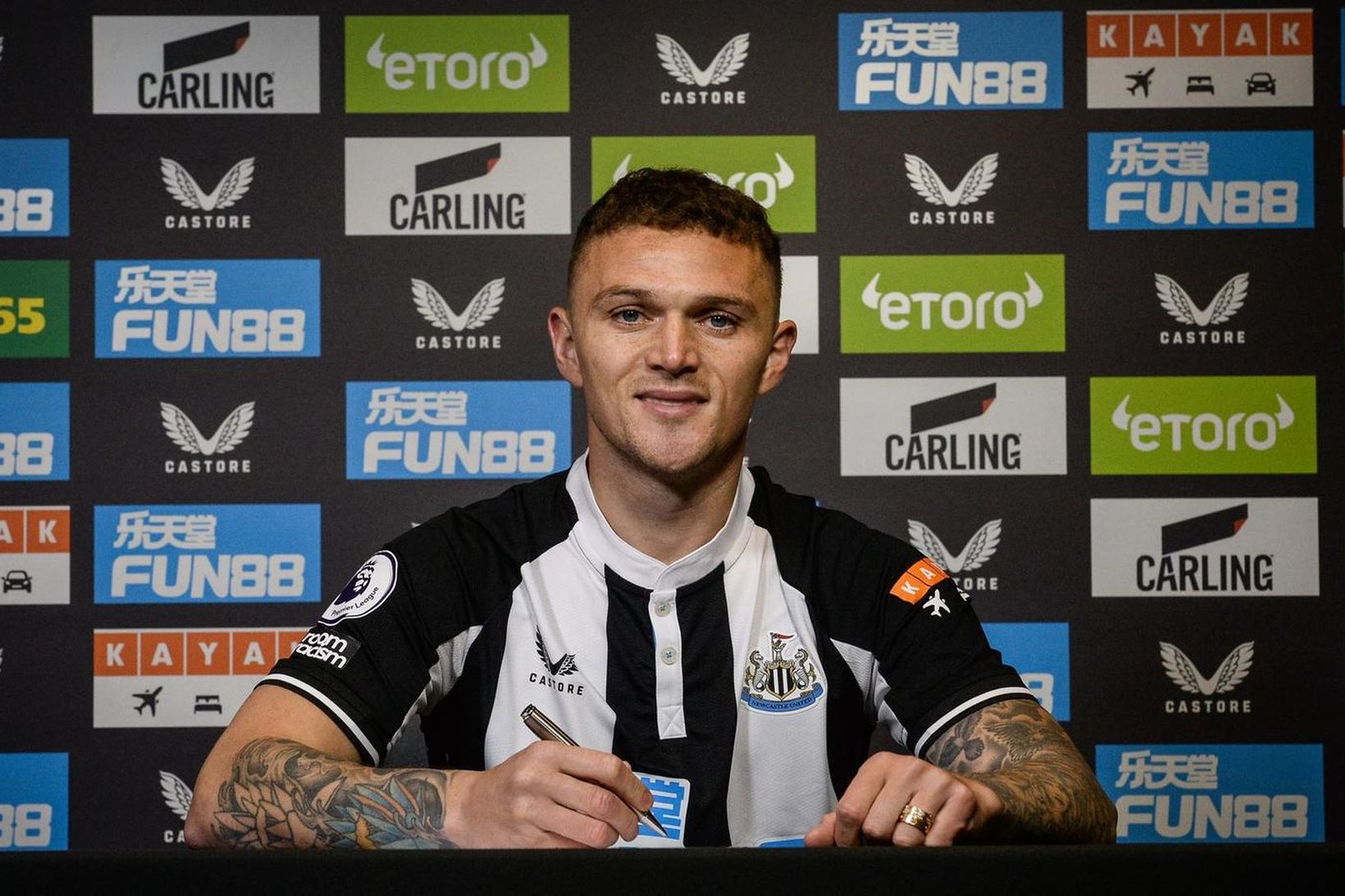 Kieran Trippier skrifaði undir samning við Newcastle í morgun.