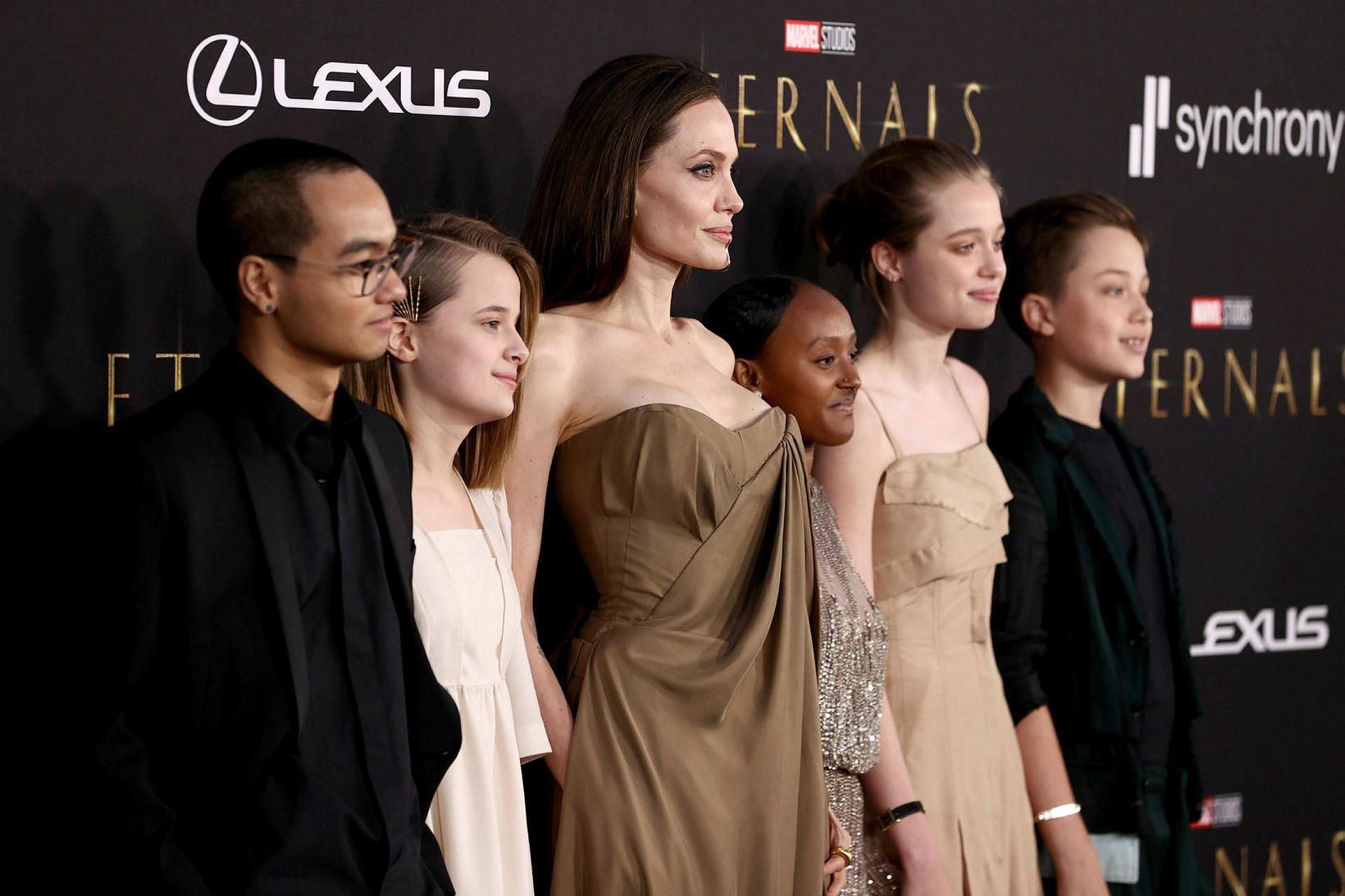 Maddox Jolie-Pitt, Vivienne Jolie-Pitt, Angelina Jolie, Knox Jolie-Pitt, Shiloh Jolie-Pitt, …