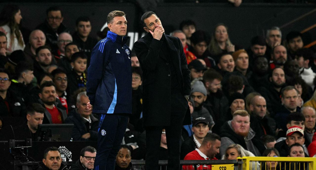 Darren Fletcher á hliðarlínunni með Ruud van Nistelrooy.