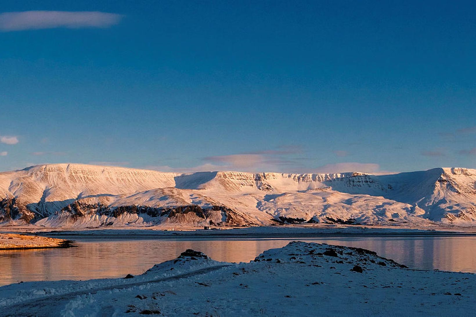 Útlit er fyrir bjart og fallegt veður á Suður- og …