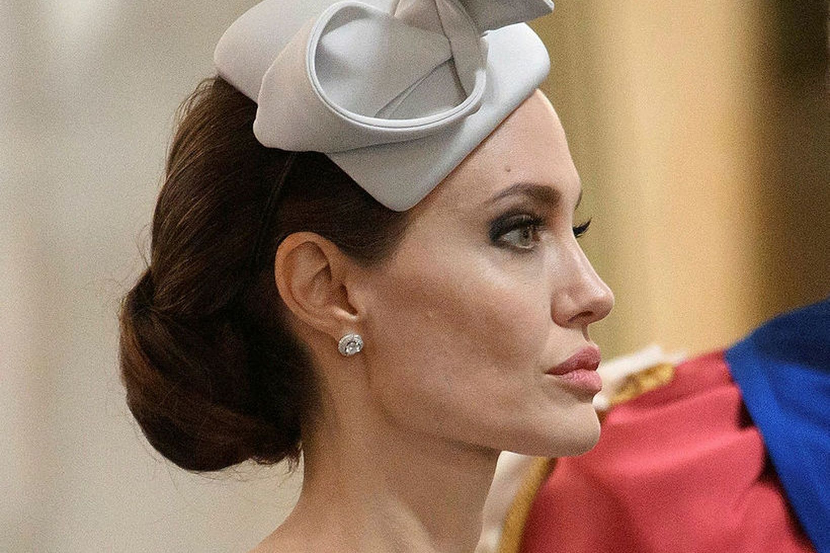 Angelina Jolie þótti einkar glæsileg í brúðkaupi Harry Bretaprins og …
