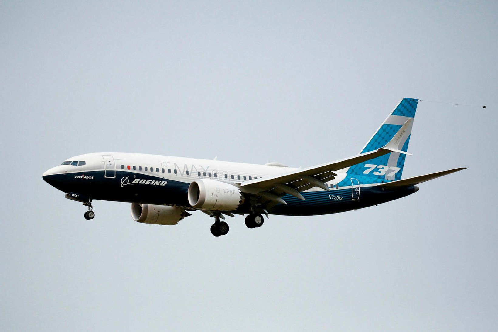 Boeing 737 MAX-vél á flugi.
