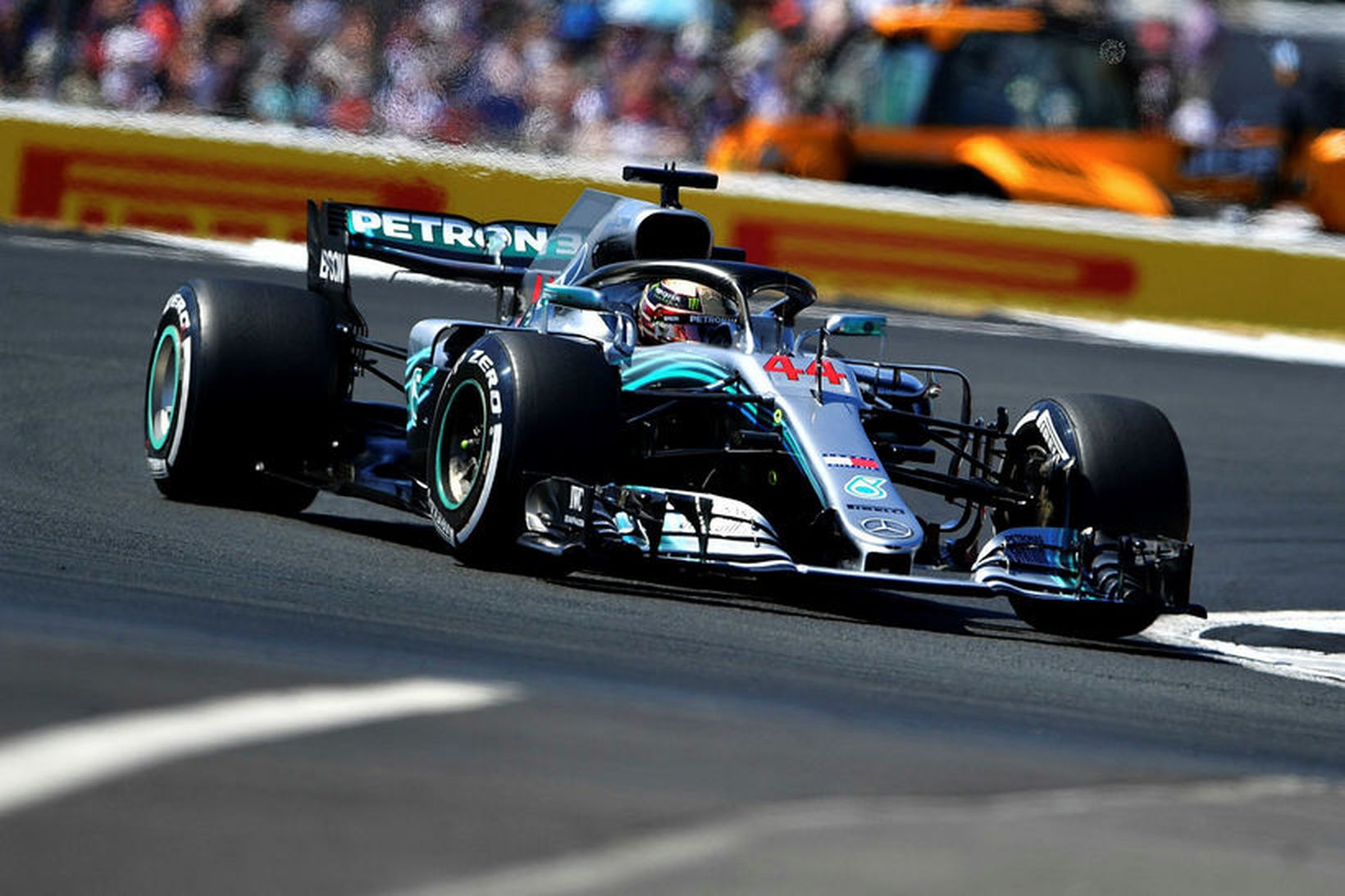 Lewis Hamilton á ferð á heimavelli í Silverstone.