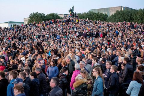 Crowd at Arnarhóll in downtown Reykjavík.