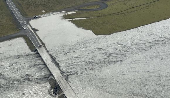 Hringvegurinn enn lokaður