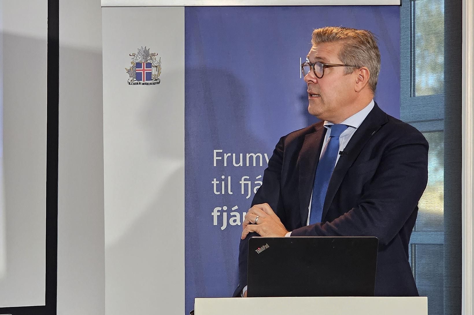 Bjarni segir að rafbílanotendur hafi með engu móti tekið þátt …