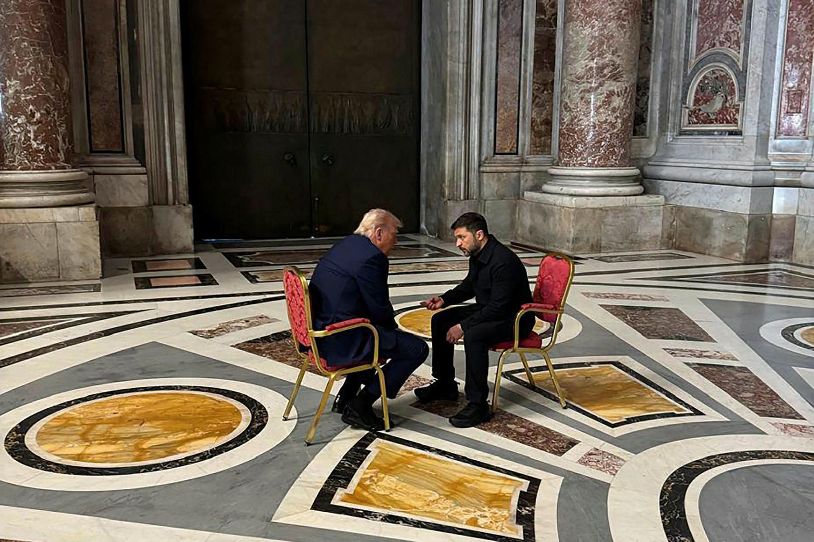 Trump og Selenskí funduðu í Péturskirkjunni áður en útför Frans …