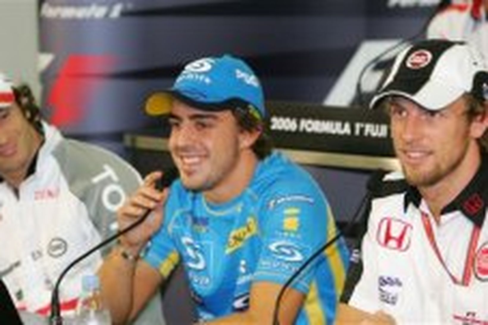 Alonso á blaðamannafundinum í Suzuka í dag ásamt Jarno Trulli …