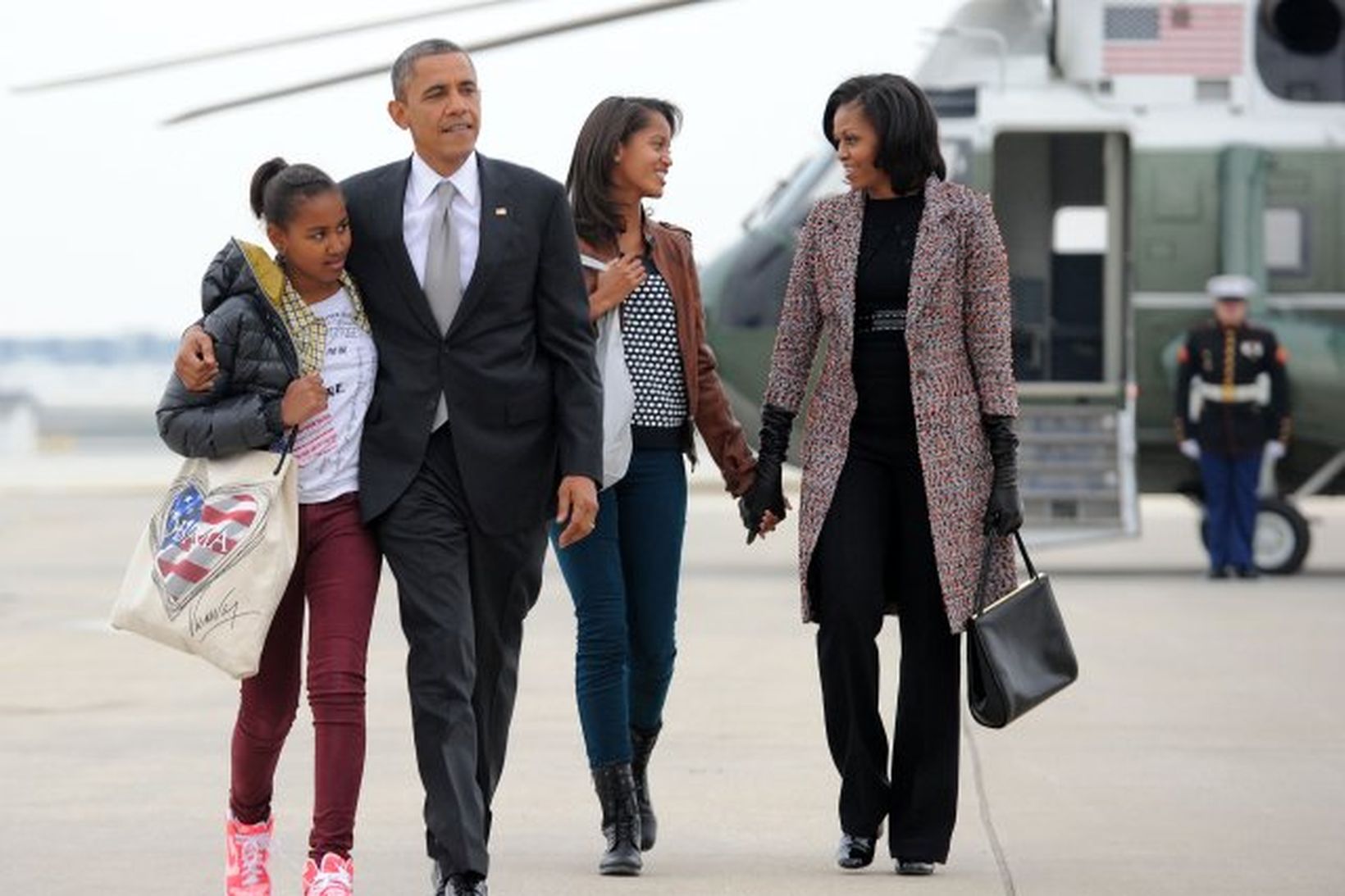Barack Obama, forseti Bandaríkjanna, ásamt Michelle Obama forsetafrú (lengst til …