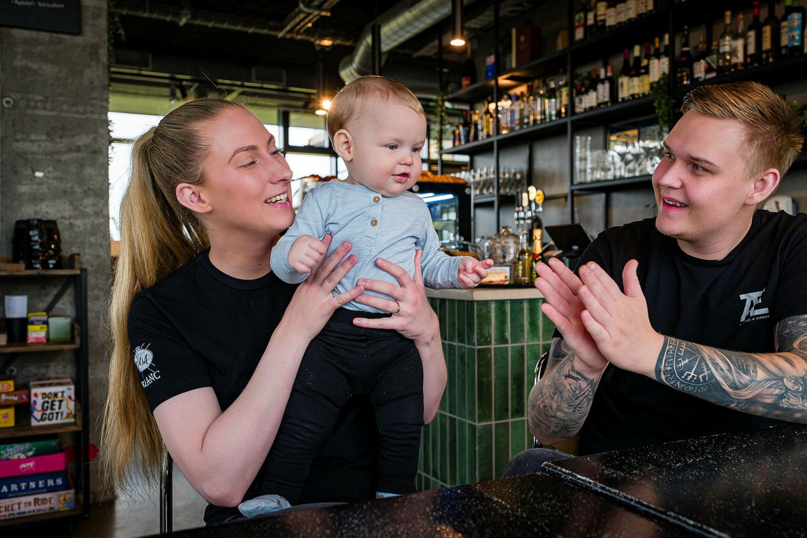 Bjarki Snær Þorsteinsson og konan hans, Stefanía Marta Jónasdóttir, njóta …