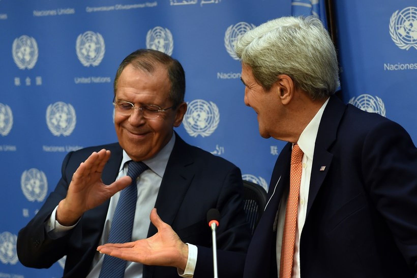 Sergei Lavrov og John Kerry. Ályktunin náði fram að ganga …