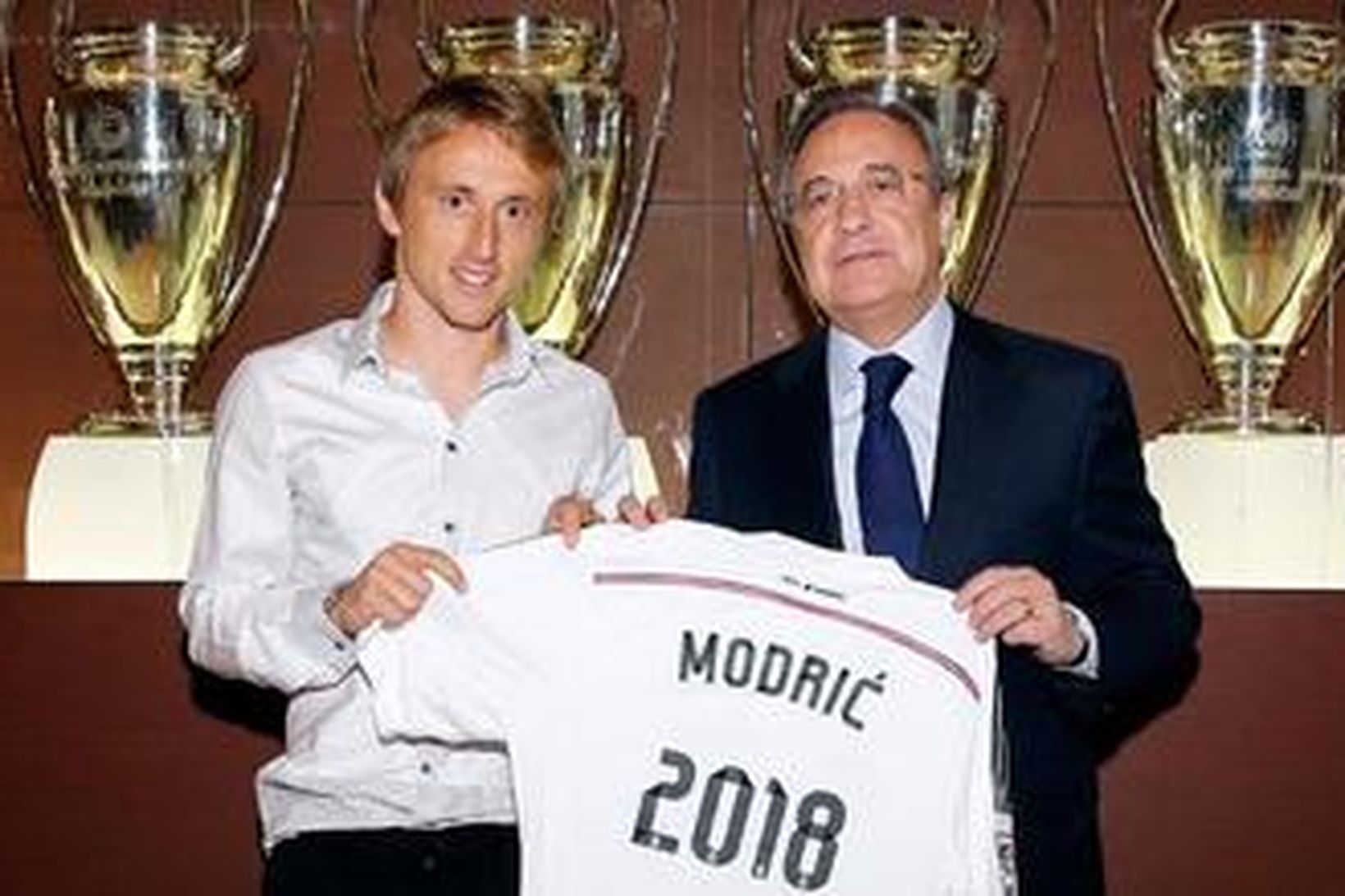 Luka Modric er með samning við Real Madríd til ársins …
