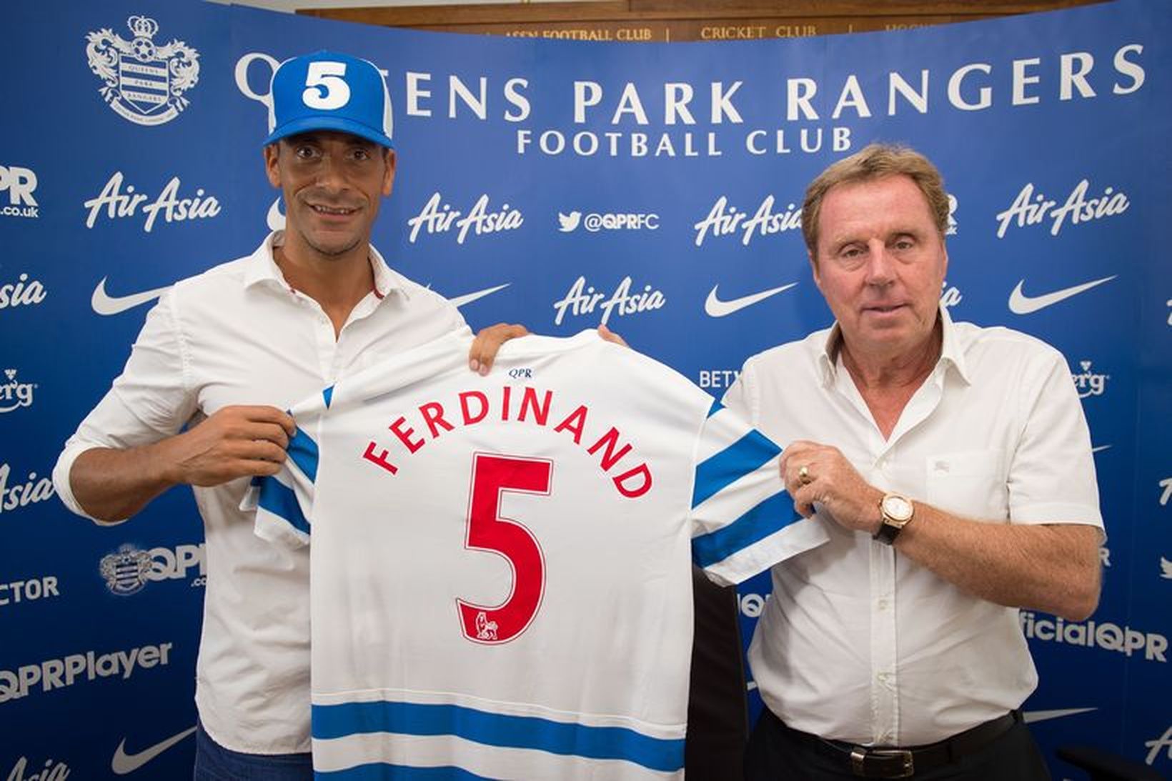 Rio Ferdinand með Harry Redknapp á blaðamannafundi í dag.