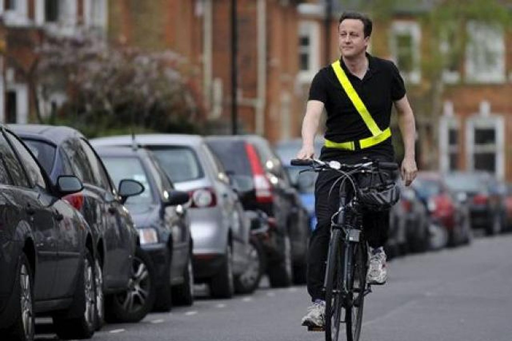David Cameron leggur af stað í vinnuna í morgun.