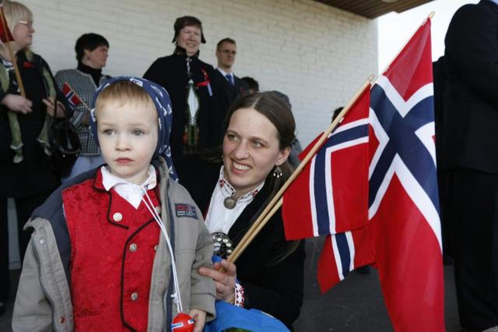 Norðmenn búsettir á Íslandi, fylktu liði frá Norræna húsinu og …