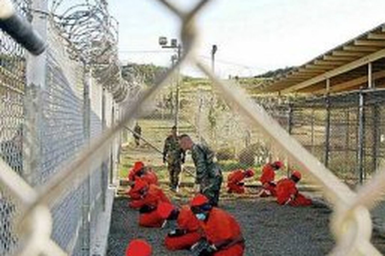 Frá Guantanamo-búðunum illræmdu.
