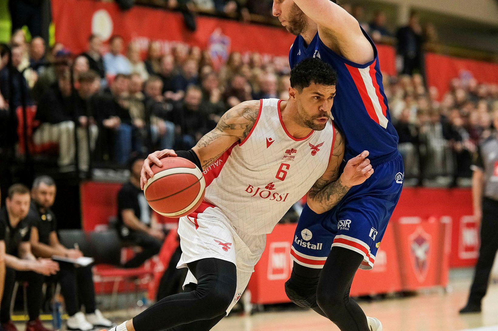 Keflavík - Valur, staðan er 45:39