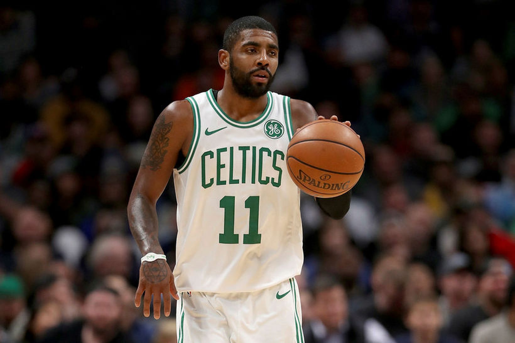 Kyrie Irving í leiknum gegn Denver Nuggets.