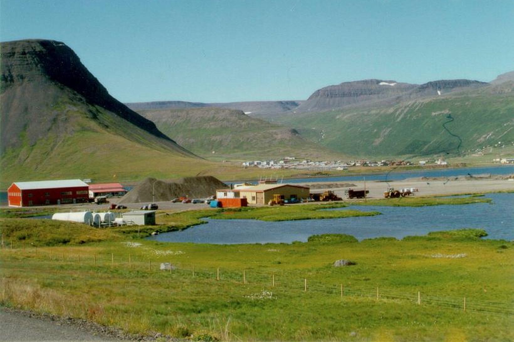 Myndin er af Skutulsfirði, Tungudal og Holtahverfi.