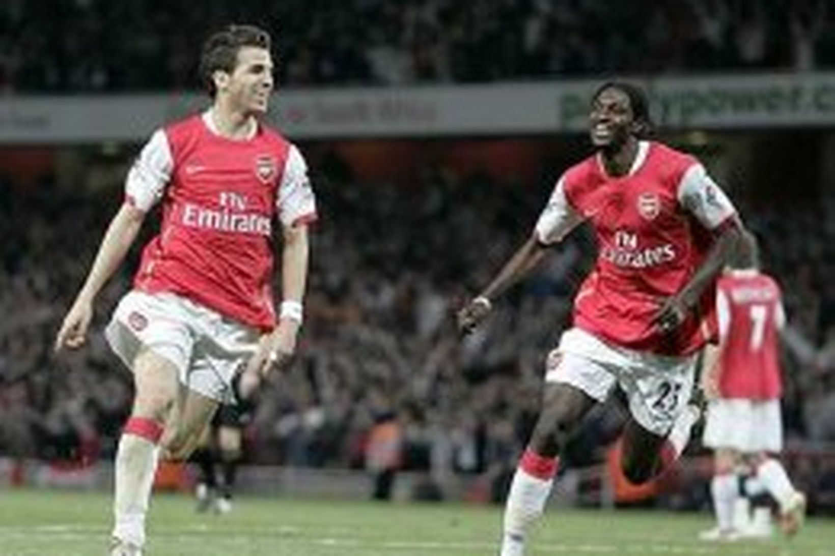 Cesc Fabregas og Emmanuel Adebayor fagna hér marki. Arsenal gæti …
