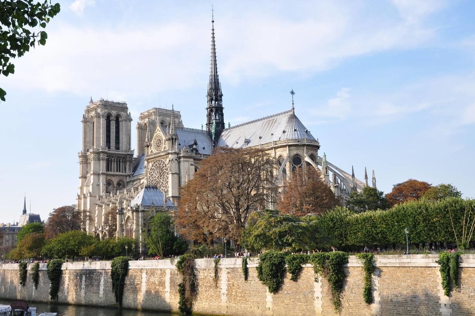 Notre-Dame-dómkirkjan í París mun endurheimta turnspíru sína á árinu.