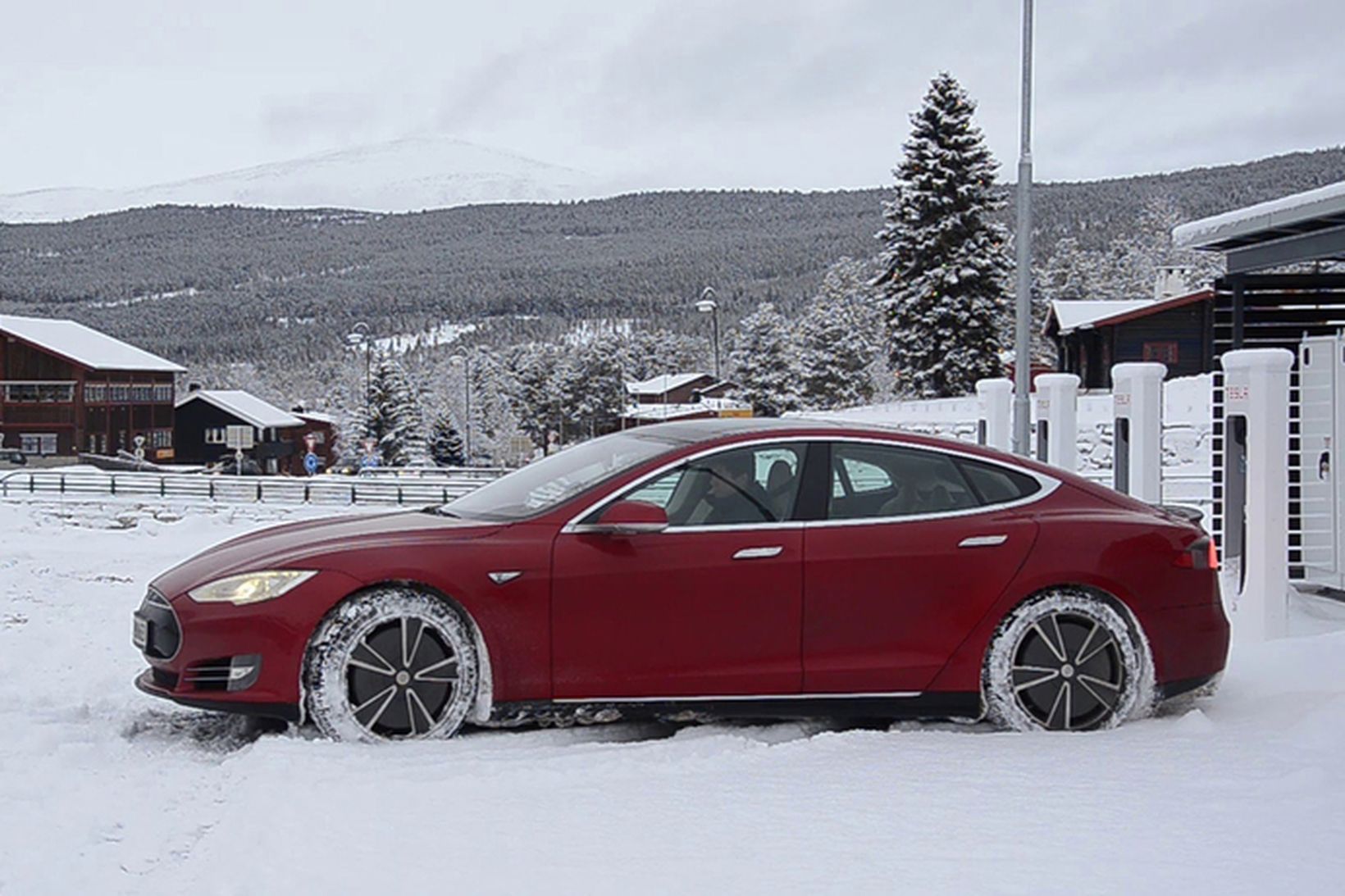 Tesla Model S hefur vakið talsverða athygli á Íslandi síðan …