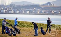 Golfað af hjartans lyst í blíðunni á Nesvellinum