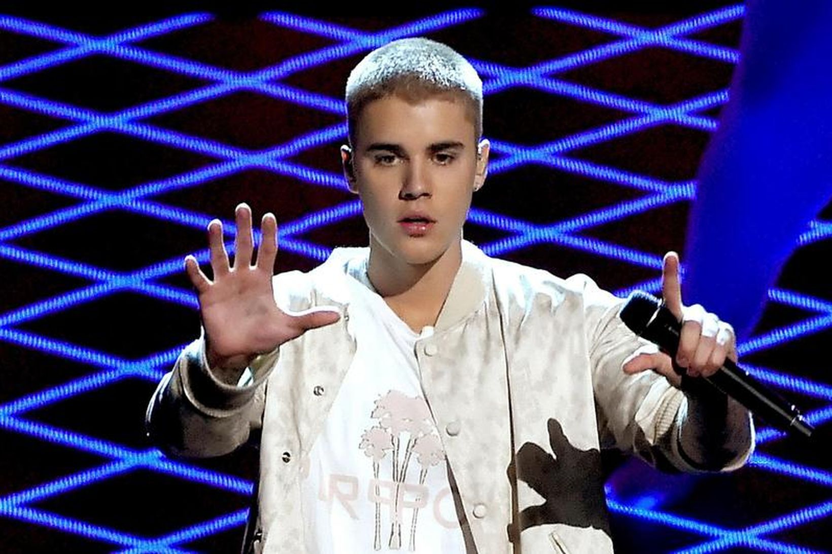 Justin Bieber kom fram á Billboard-verðlaununum, sem veitt voru á …
