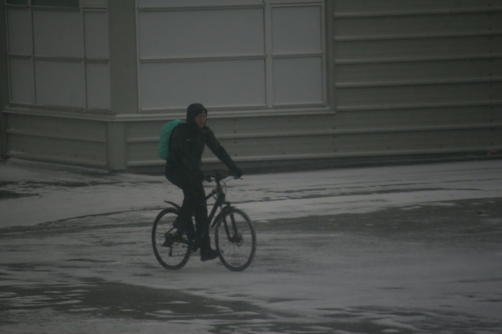 Á hjóli í appelsínugulri viðvörun