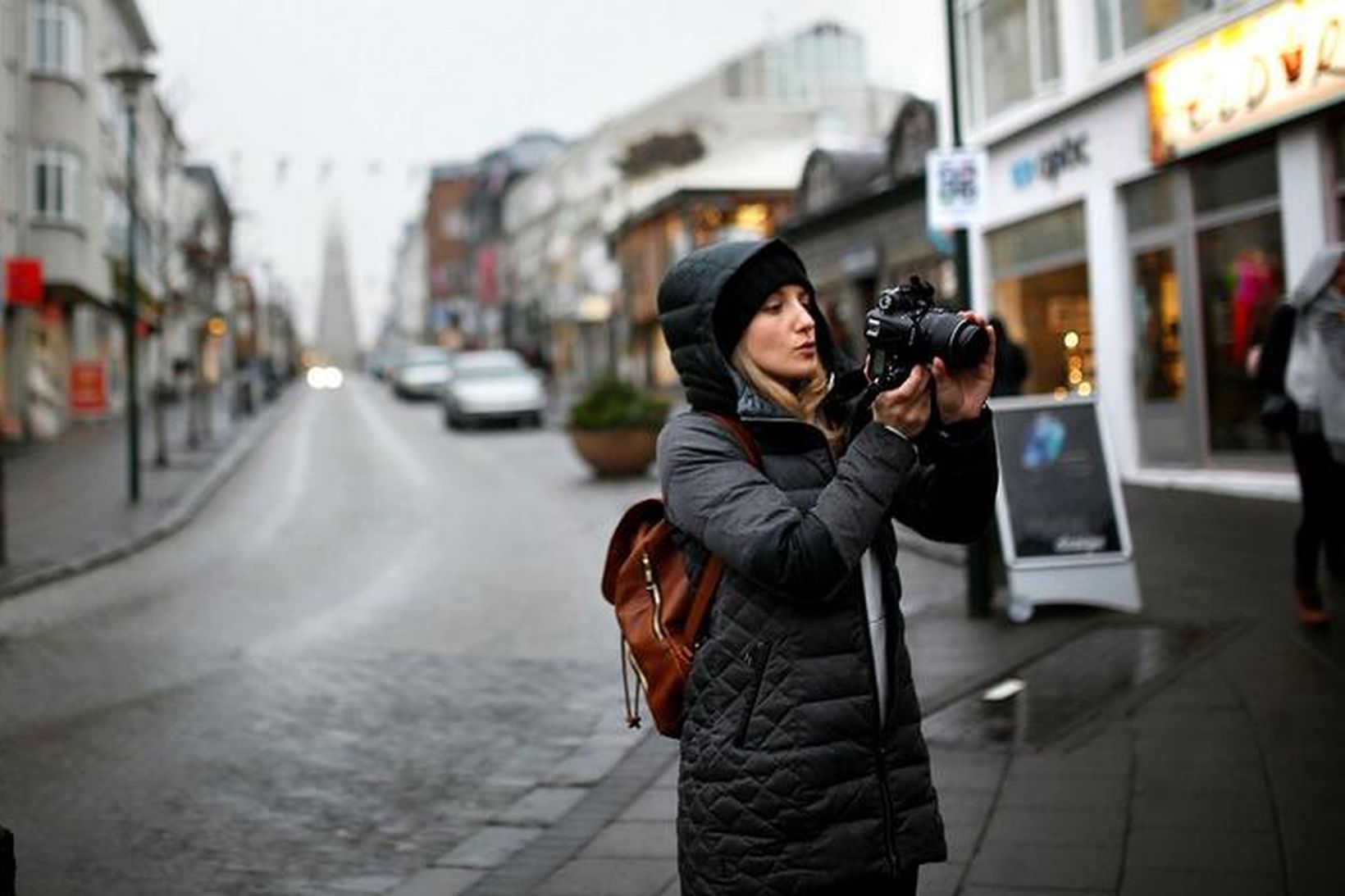 Á sama tíma og eftirspurn eftir gistingu í Reykjavík er …