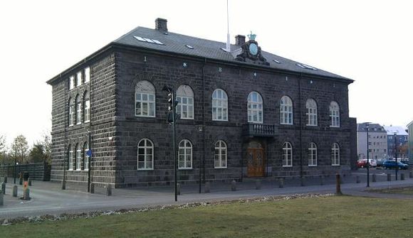 Þingfundi gæti lokið kl. 3 í nótt